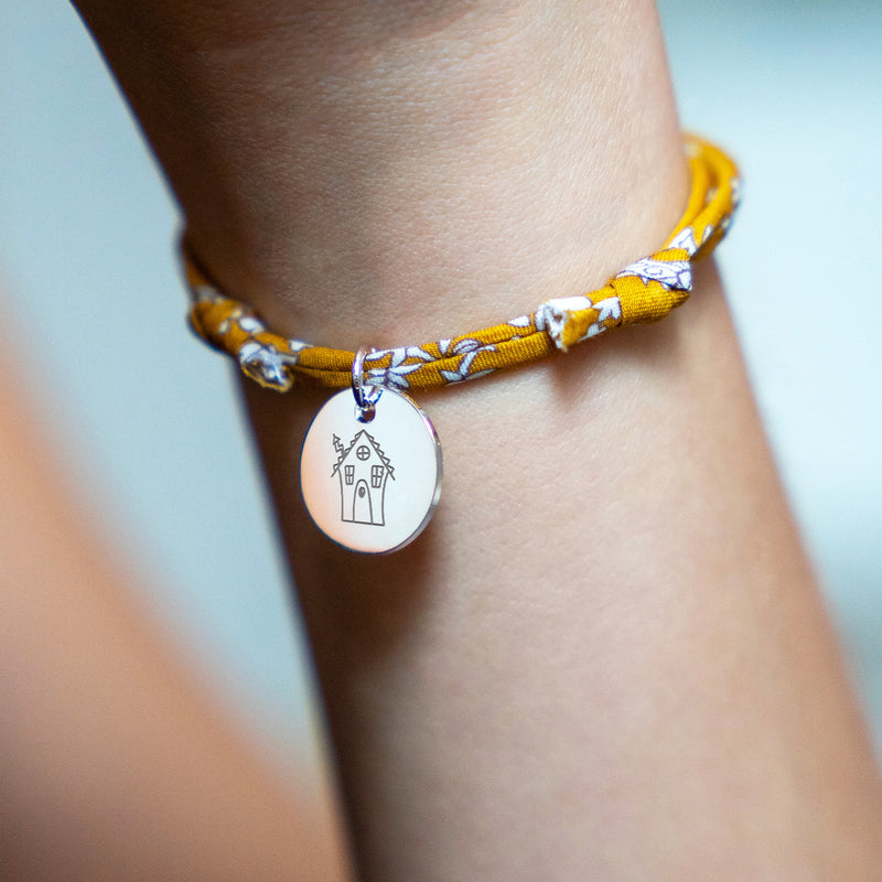 Bracelet personnalisé en argent avec une médaille de 15mm, agrémenté d'un Liberty Clivia.