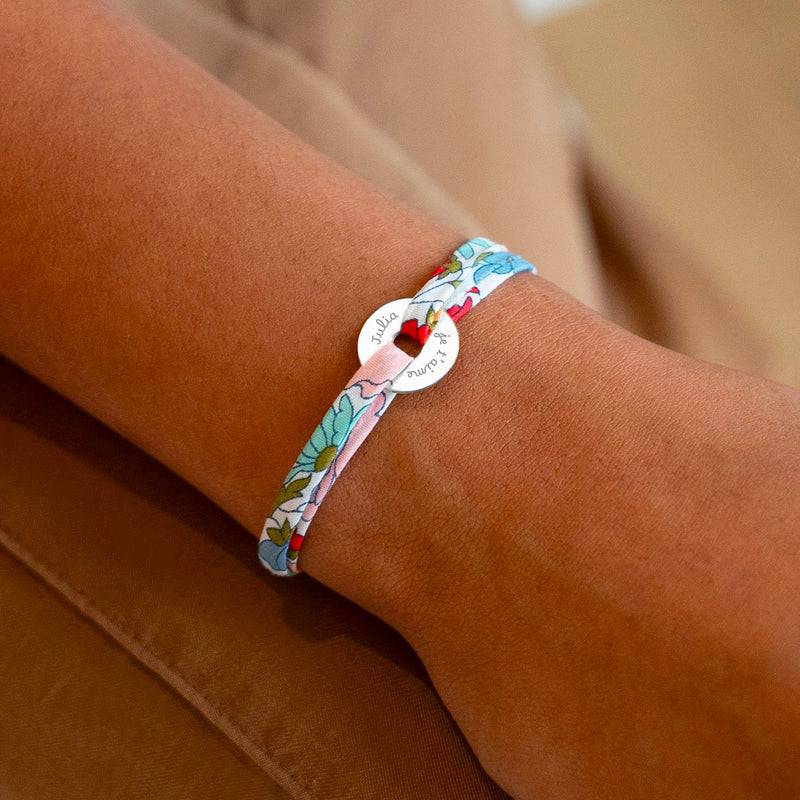 Le Liberty Hortensia relie ce bracelet en forme de cible, personnalisé 15mm argent.