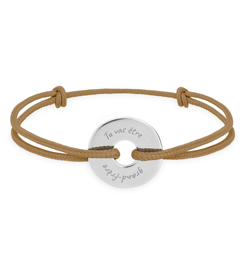 avec un cordon marron clair, ce bracelet en forme de cible est personnalisé de 15mm en argent.