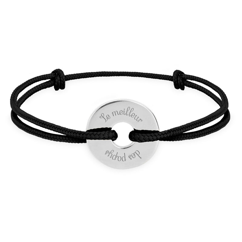 Un bracelet en forme de cible, personnalisé de 15mm en argent, avec un cordon noir.