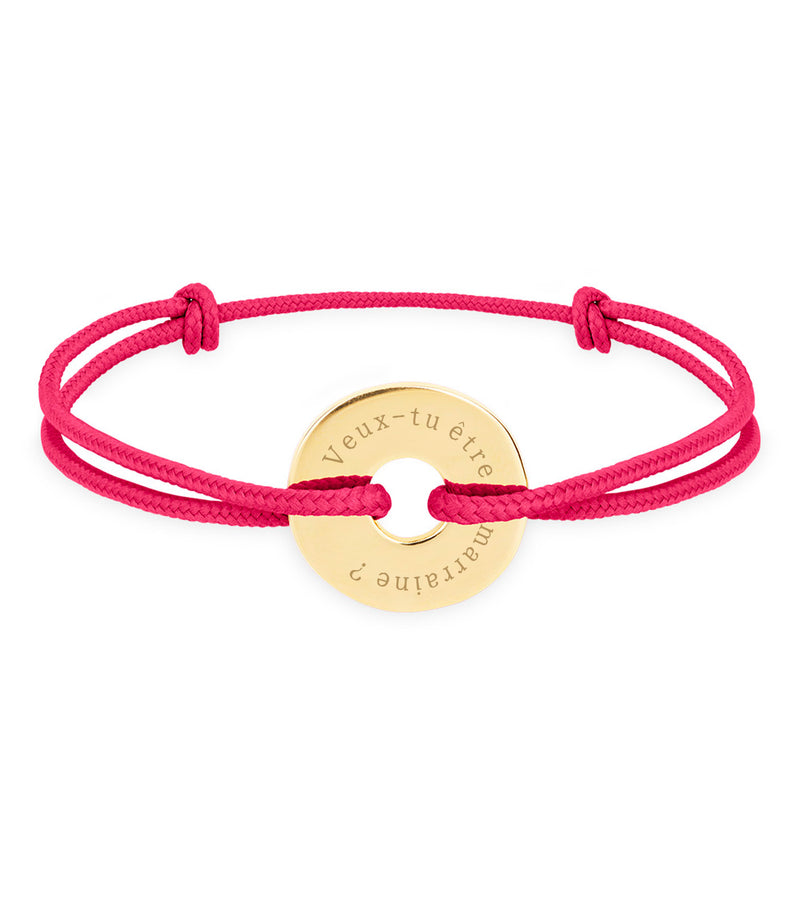 Personnalisé en 15mm, ce bracelet forme cible, plaqué or, est orné d'un cordon rose fuchsia.