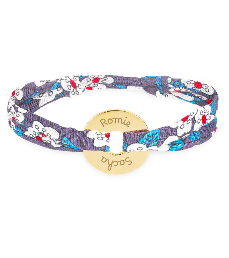 un bracelet plaqué or 15mm, en forme de cible, lié par le liberty Iris.