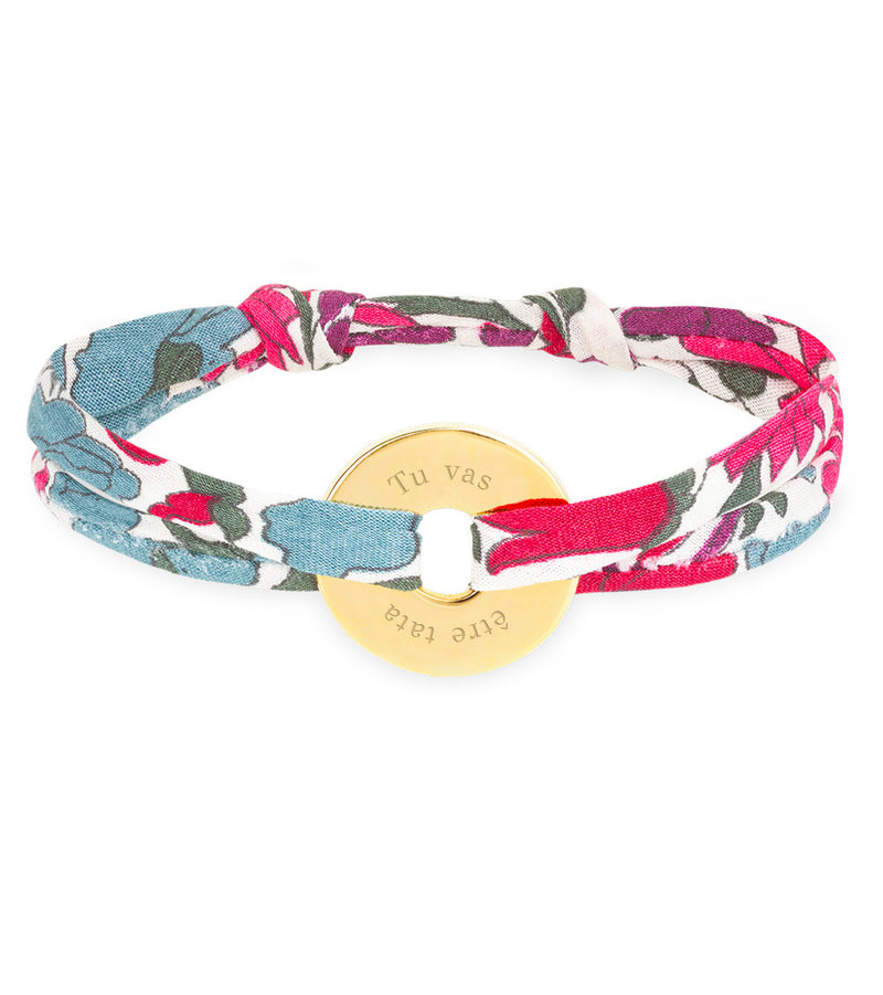 Un bracelet personnalisé en forme de cible, orné du liberty Jacinthe et plaqué or 15mm.