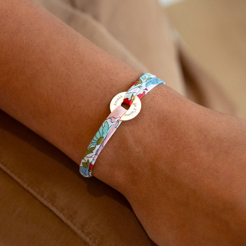 Bracelet personnalisé en forme de cible, plaqué or 15mm, avec le liberty Hortensia.