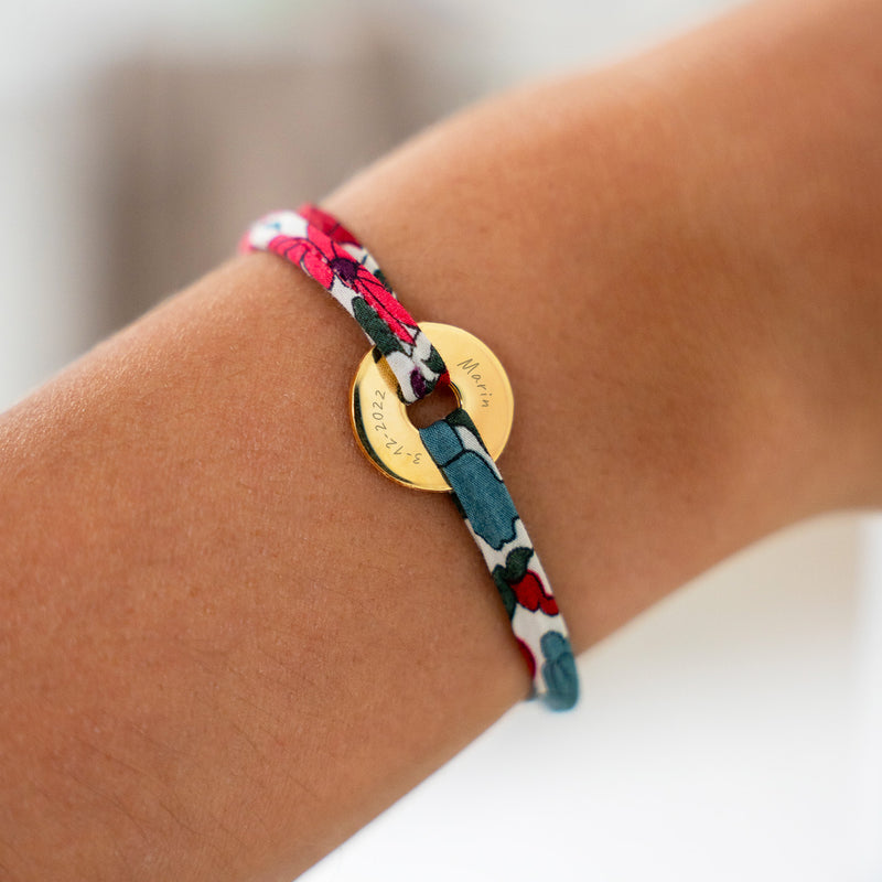Le liberty Jacinthe relie ce bracelet plaqué or 15mm, personnalisé en forme de cible.