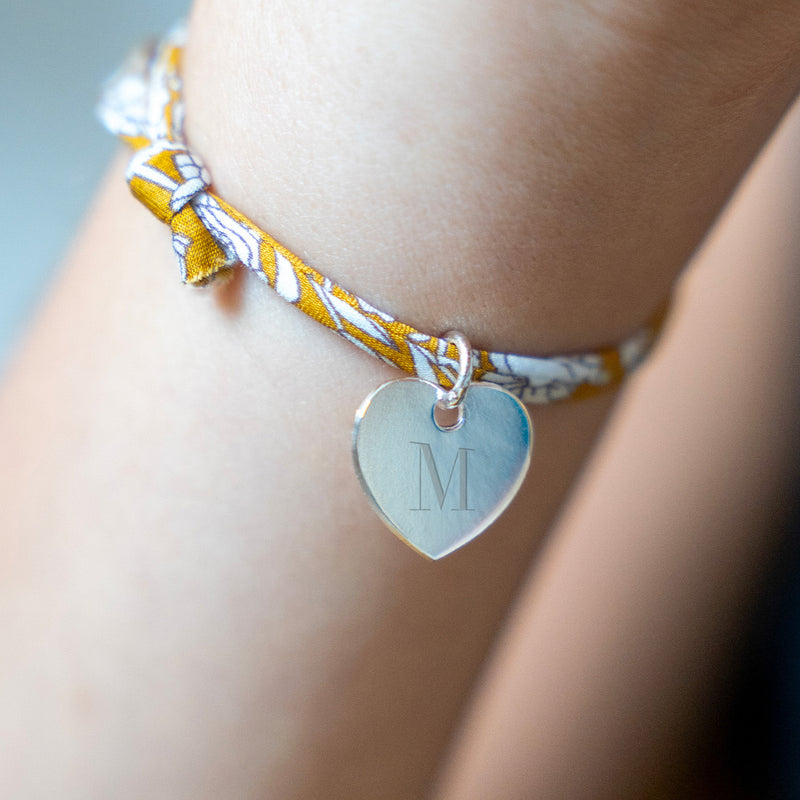 Bijou argenté, bracelet avec charm cœur de 15mm et lien en liberty