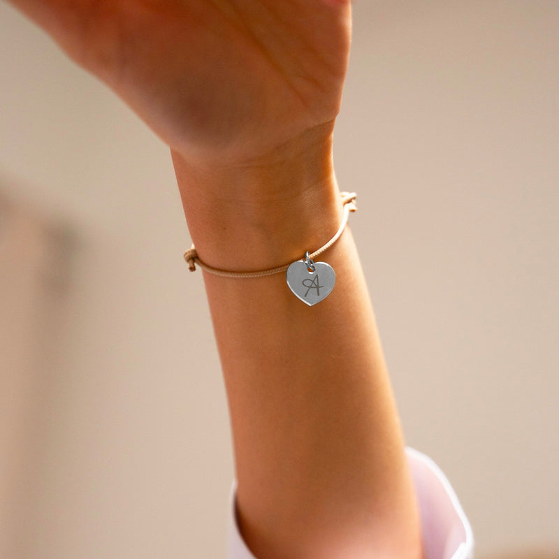 Accessoire argenté, coeur cordon beige