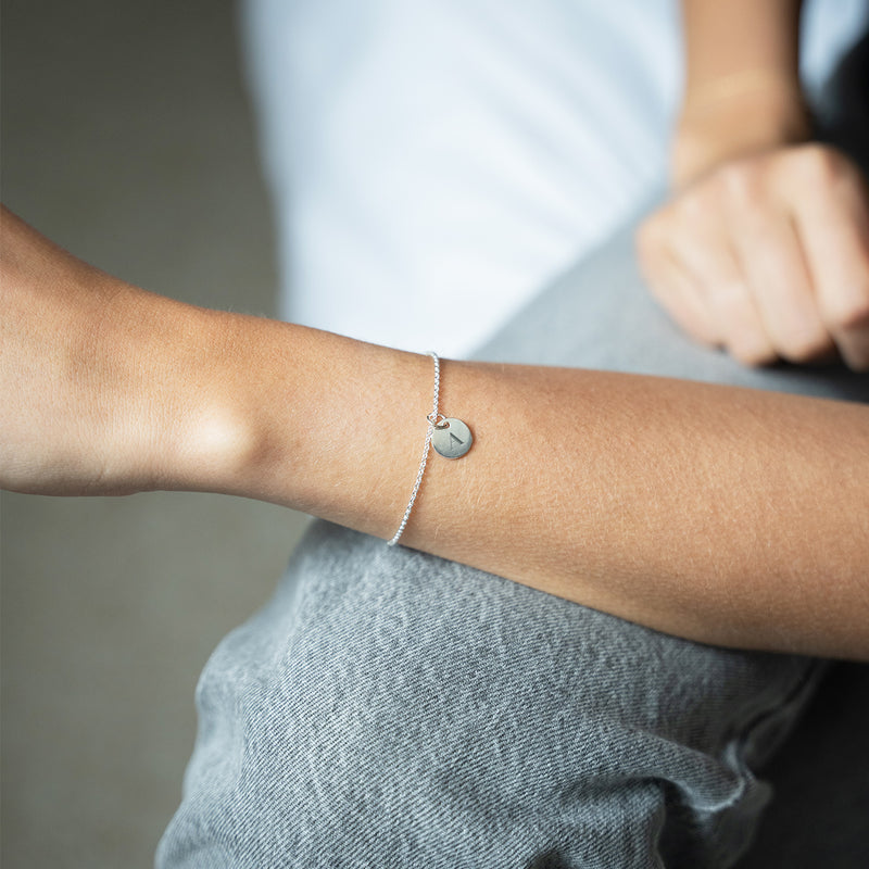 Médaille 10mm Argent sur chaîne maille. Un accessoire brillant pour toutes occasions