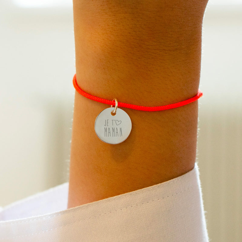 Bracelet personnalisé en argent avec médaille de 15mm, cordon orange fluo. Une touche de couleur vive pour votre poignet !