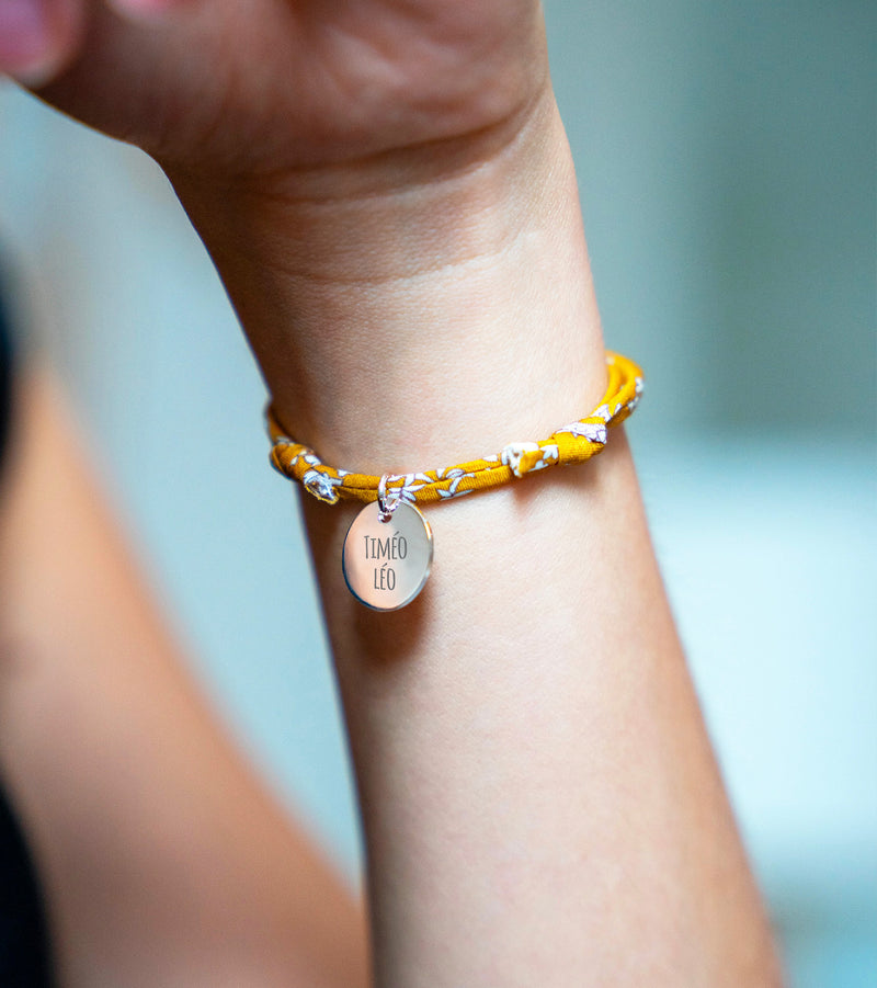 Bracelet en argent, médaille de 15mm sur fond Liberty Clivia.