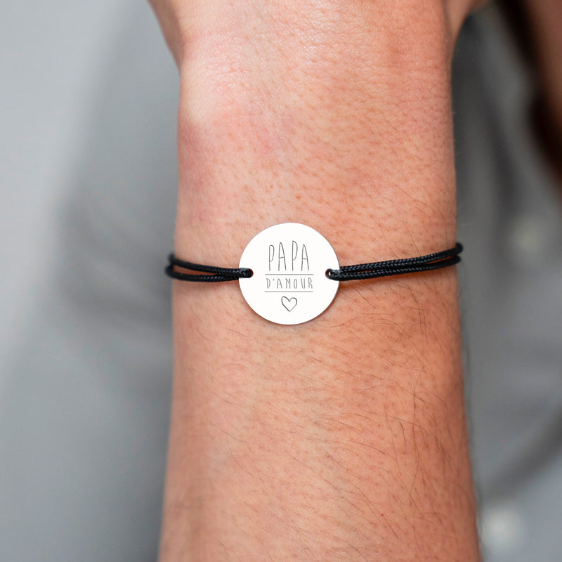 bracelet médaille, personnalisé 20mm, avec deux trous argentés et un cordon noir.