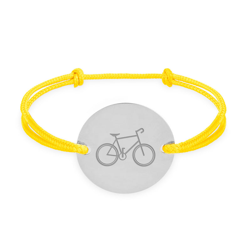 Personnalisez votre poignet avec style ! Ce bracelet en argent avec cordon jaune est parfait pour afficher vos moments précieux. Élégant et unique, il s’adapte à toutes vos tenues !