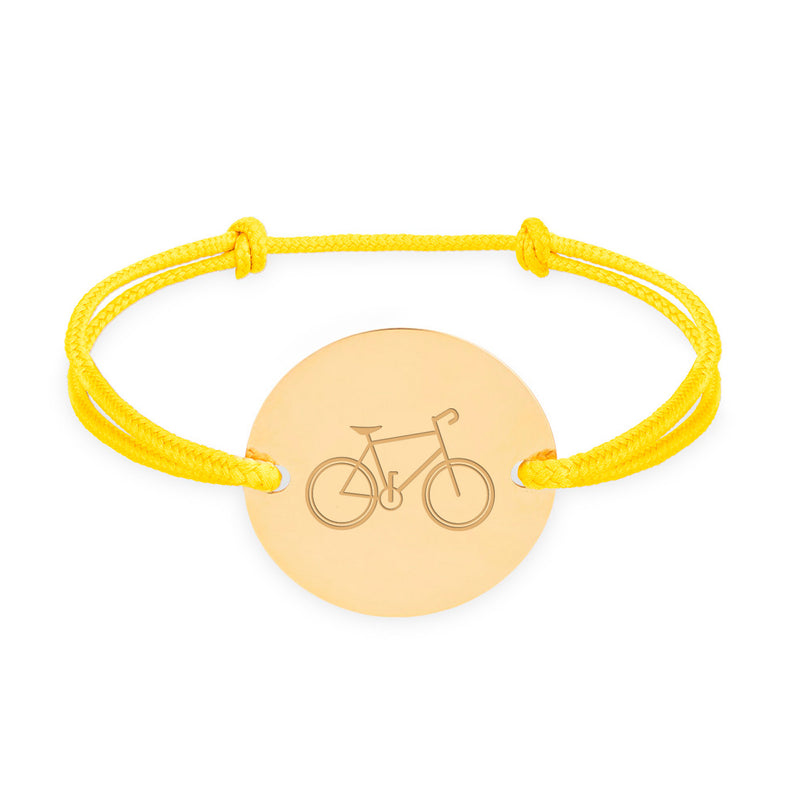 Affichez votre passion pour le cyclisme avec style ! Ce bracelet personnalisé en plaqué or avec son cordon jaune est le complément parfait pour les amateurs de vélo. Un accessoire unique pour un look chic et sportif !