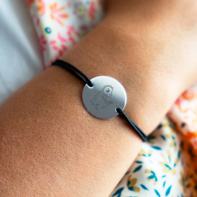 médaille personnalisée 20mm à deux trous argentés, accompagnée d'un cordon noir pour un bracelet unique