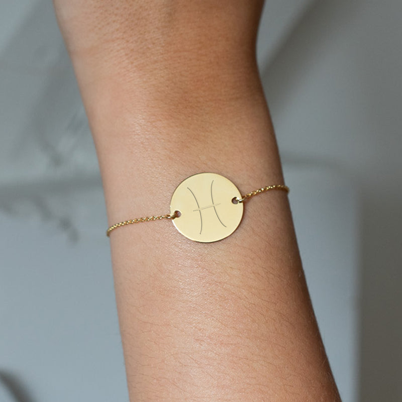 Optez pour ce bracelet médaille personnalisé en 20mm, deux trous en plaqué or, et chaîne en maille.