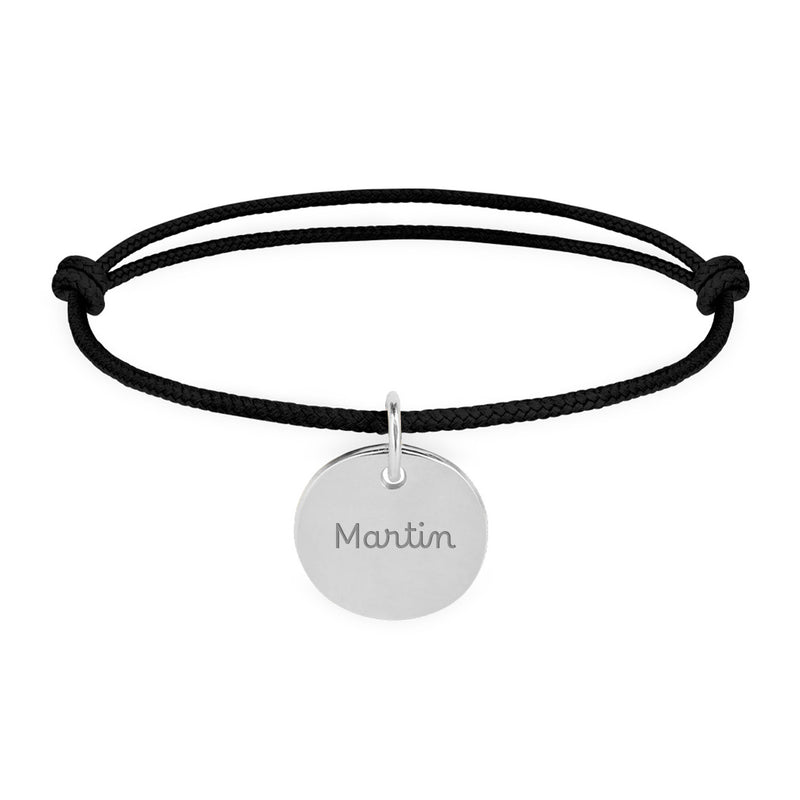Bracelet en argent 15mm avec médaillon personnalisé, élégant cordon noir.