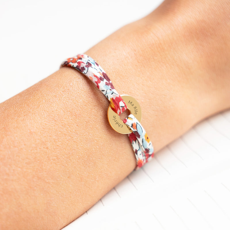 Ce bracelet en forme de cible, plaqué or 15mm, est lié par le liberty Pavot personnalisé.
