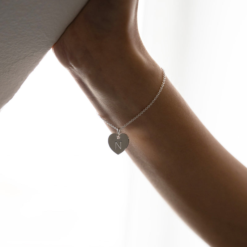 Mettez en valeur votre style avec ce Bracelet Personnalisé Coeur 15mm Argent Chaine maille.