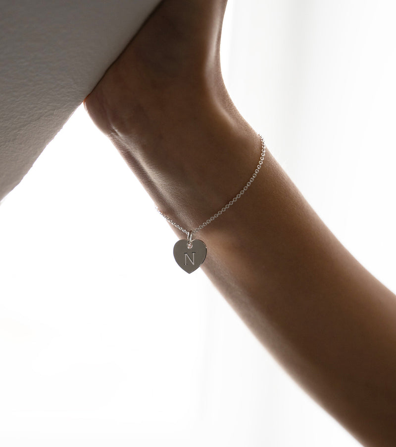 Mettez en valeur votre style avec ce Bracelet Personnalisé Coeur 15mm Argent Chaine maille.