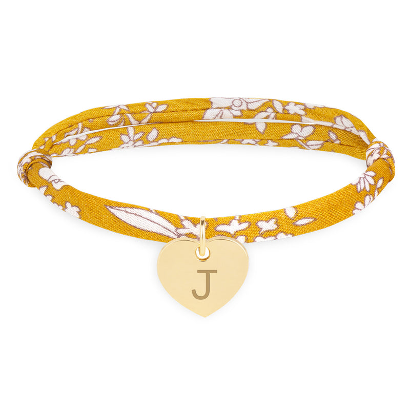 Un bracelet en forme de cœur de 15mm, plaqué or, avec un lien Liberty Clivia.