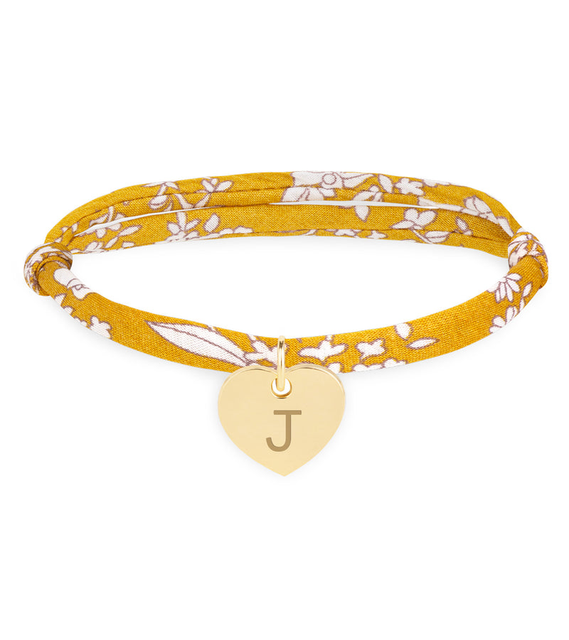 Un bracelet en forme de cœur de 15mm, plaqué or, avec un lien Liberty Clivia.