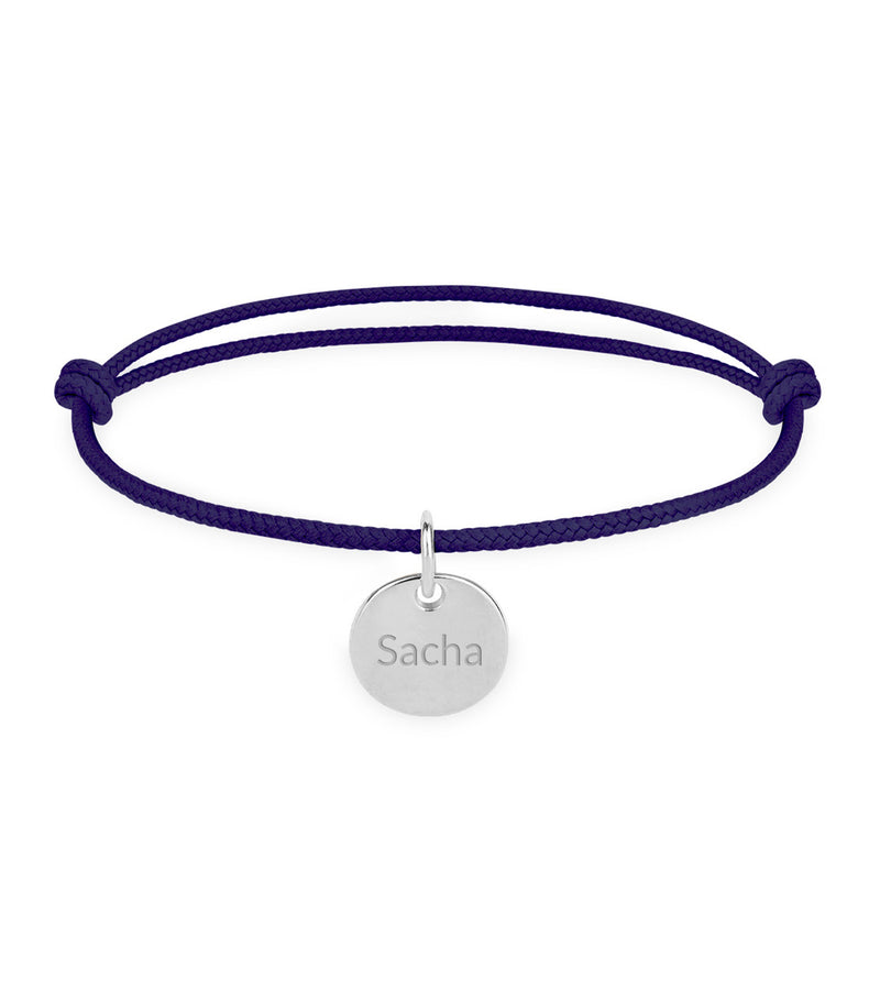 Bracelet personnalisé médaille argenté, cordon bleu marine. Un bijou unique pour exprimer votre style.