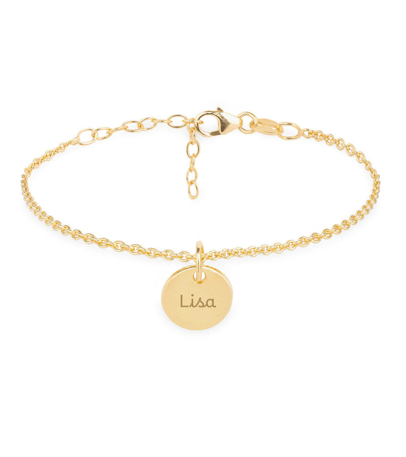 Un bracelet en chaîne dorée avec une médaille de 10mm, parfait pour ajouter une touche de sophistication à votre look.