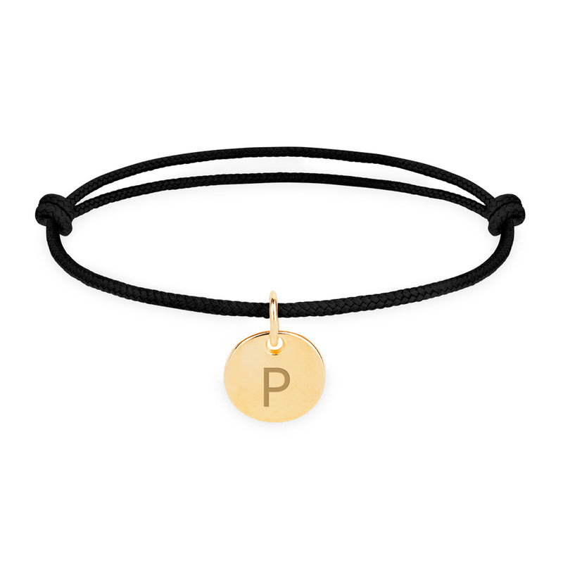 Élégant bracelet personnalisé en plaqué or avec médaille de 10mm, accentuant votre style avec un cordon noir sophistiqué.