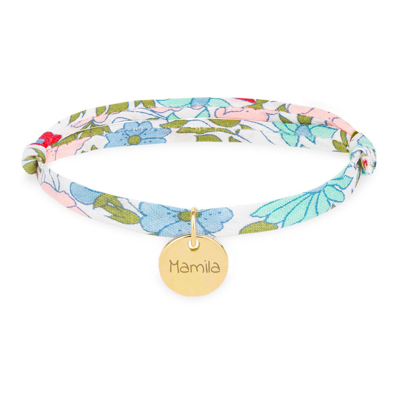 Bracelet en Liberty Hortensia avec médaille plaquée or de 10mm. Ajoutez une touche élégante à votre tenue.