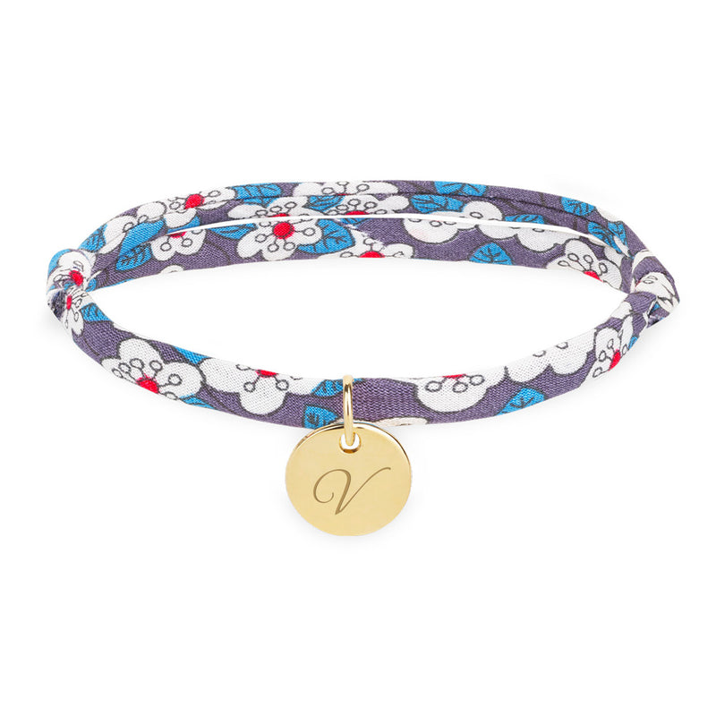 Bracelet Personnalisé Médaille 10mm Plaqué Or avec Charme Liberty Iris. Élégance en toute simplicité.