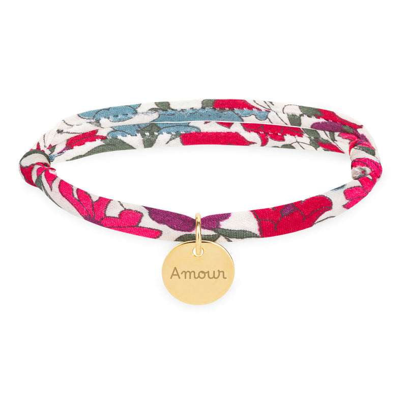 Un bracelet en Liberty Jacinthe avec une médaille plaquée or de 10mm, pour une touche de chic et d'élégance.