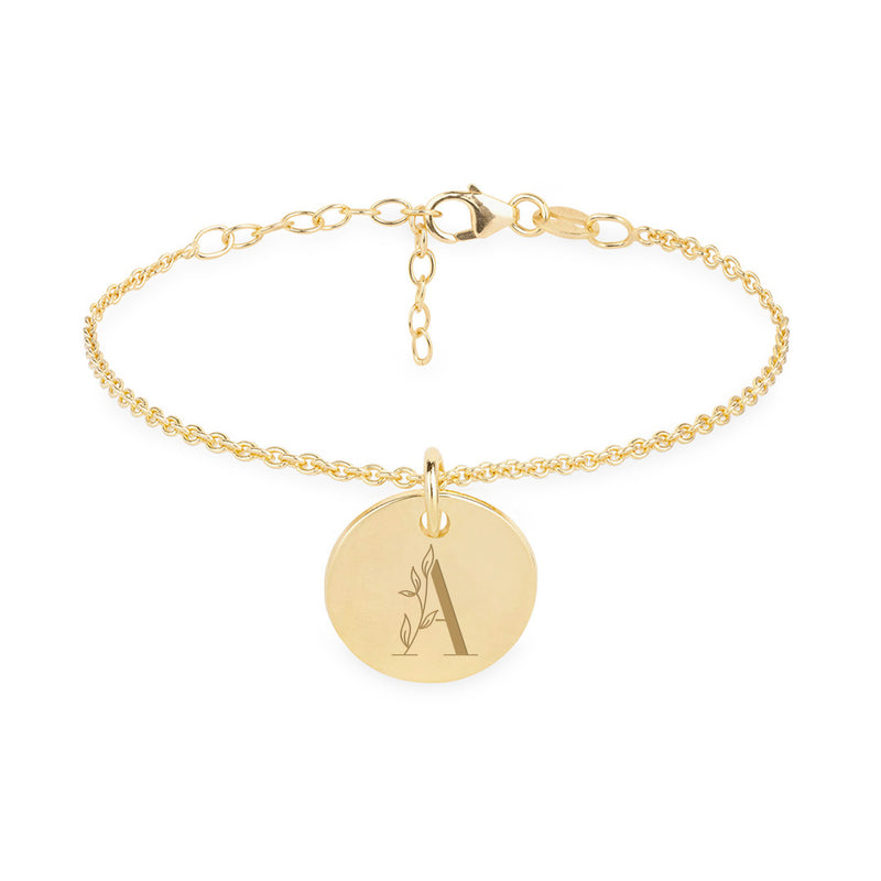 Bracelet personnalisé avec médaille en plaqué or, parfait pour exprimer votre style unique.