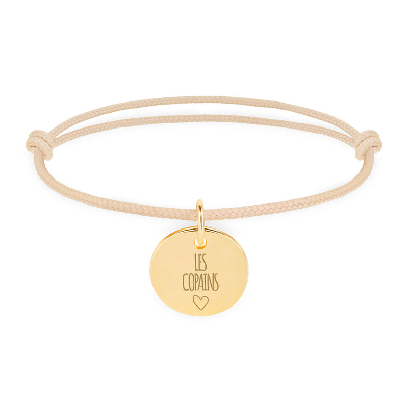 Portez votre style avec ce Bracelet Personnalisé Médaille 15mm Plaqué Or sur Cordon Beige.