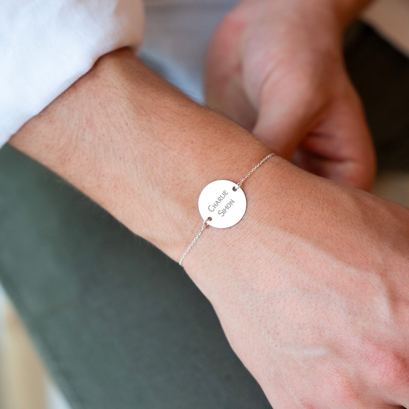 Personnalisez votre style avec ce bracelet médaille, argent, 20mm, doté de deux trous sur une chaîne plate.