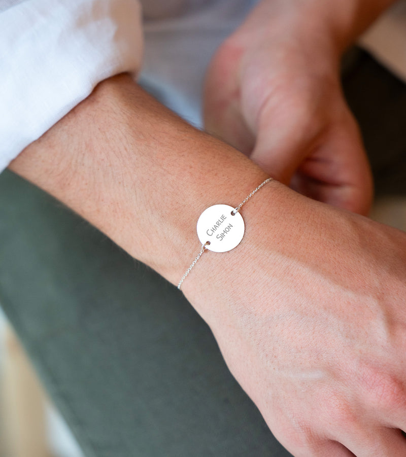 Personnalisez votre style avec ce bracelet médaille, argent, 20mm, doté de deux trous sur une chaîne plate.
