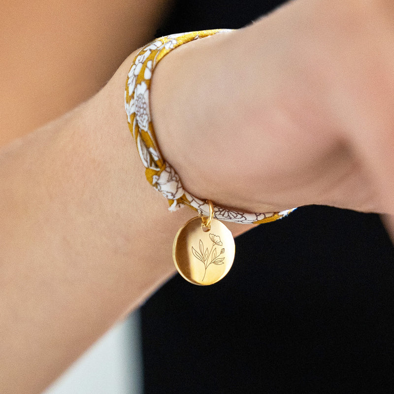 Bracelet Liberty Clivia plaqué or avec médaille gravée 15mm personnalisée.