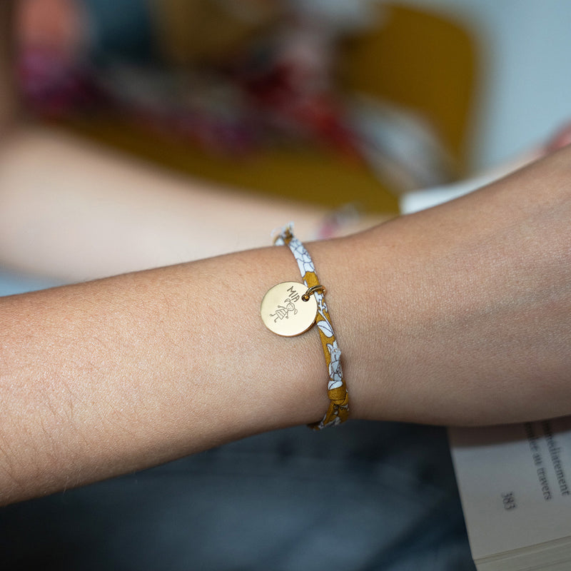 Bracelet plaqué or personnalisé avec médaille de 15mm sur lien Liberty Clivia.