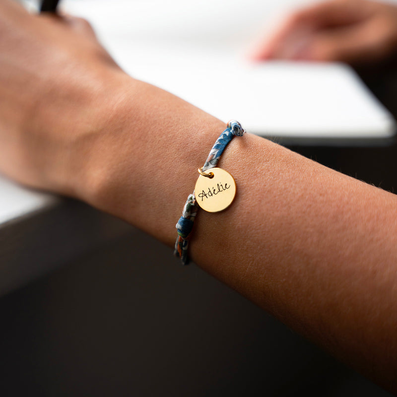 Accessoire personnalisable, médaille plaquée or 15mm, lien Liberty lilas.