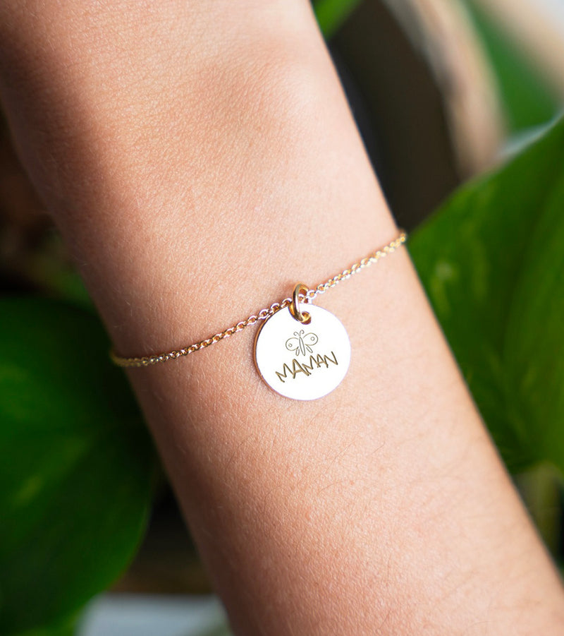 Bracelet plaqué or avec médaille 15mm personnalisée, une touche de personnalisation élégante.