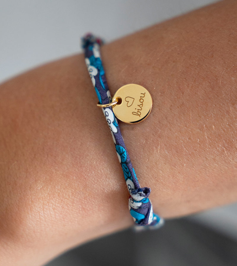 Bracelet Personnalisé Médaille 10mm Plaqué Or. Médaille sur Lien Liberty Iris, un accessoire chic.