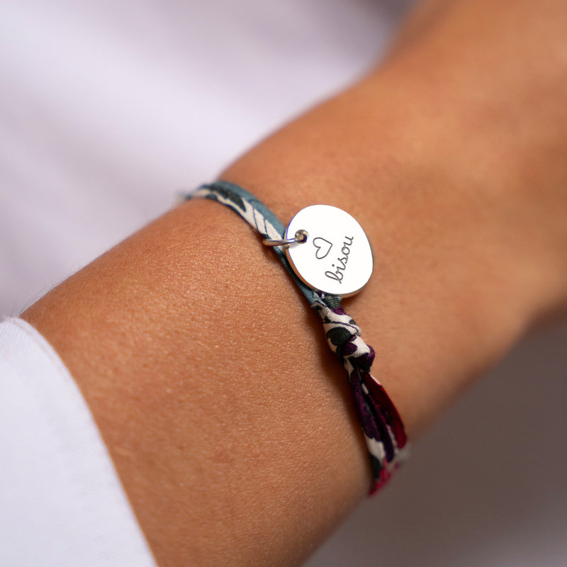 Bracelet argenté personnalisé avec médaille 15mm, rehaussé d'un charmant lien Liberty Jacinthe.