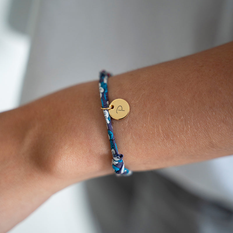 Bracelet Personnalisé Médaille 10mm Plaqué Or. Médaille Plaqué Or sur Lien Liberty Iris, un bijou raffiné.