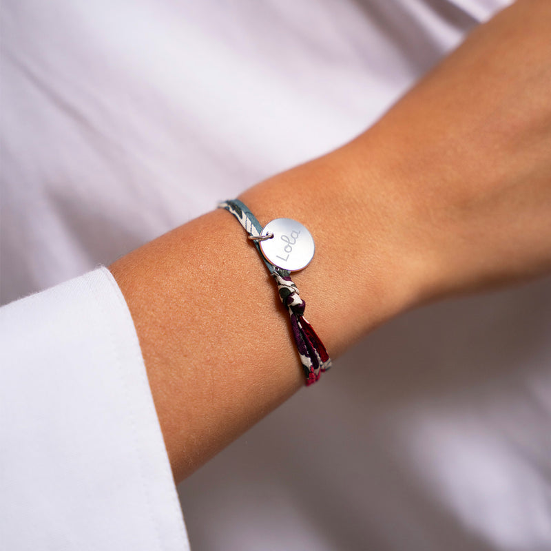 Bracelet en argent avec médaille 15mm personnalisée, agrémenté d'un lien Liberty Jacinthe.