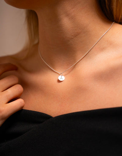 Accessoire de mode personnalisé en argent, pour une touche de personnalité.