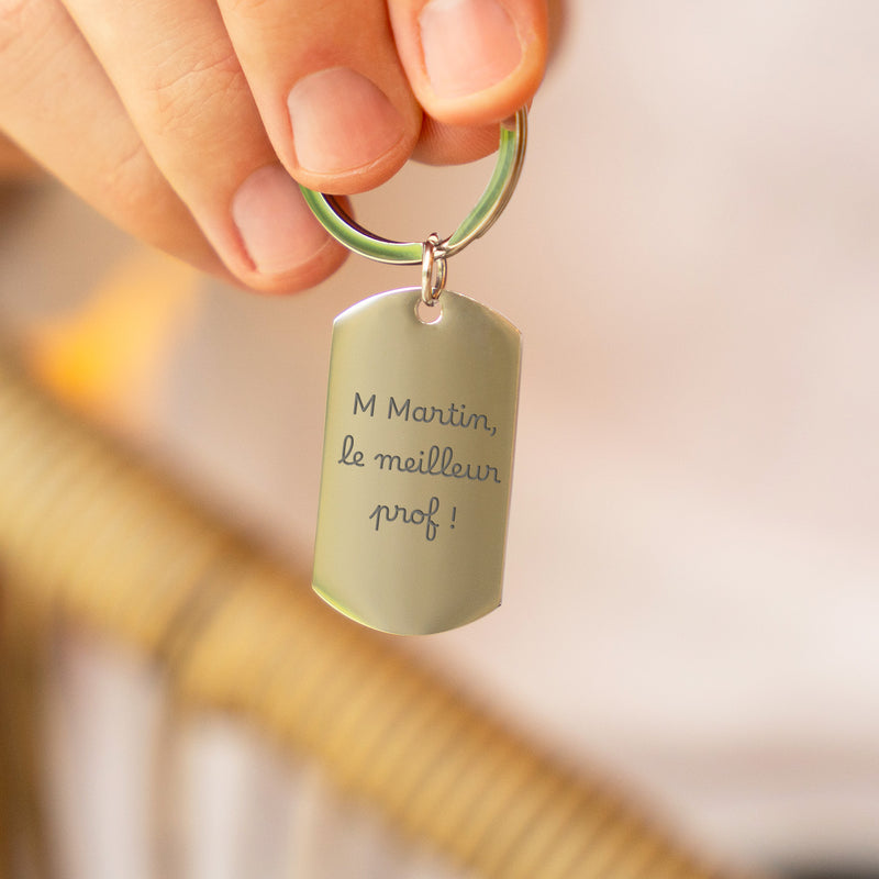 Avec sa forme rectangulaire de 39mm x 22mm, ce porte-clé en acier inoxydable est doté d'un anneau rond de 30mm.