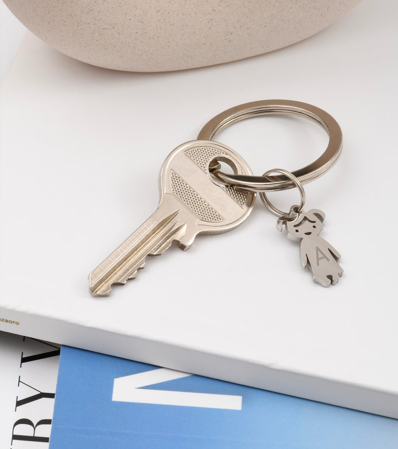 Porte clé en acier inoxydable personnalisé en forme de fille 50mm x 22mm avec anneau rond