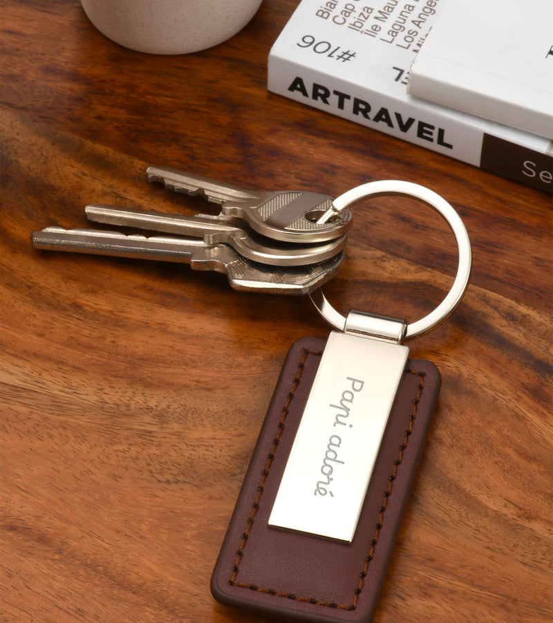 Porte clé en cuir PU marron foncé et acier inoxydable de 63mm x 30mm avec un anneau rond personnalisé