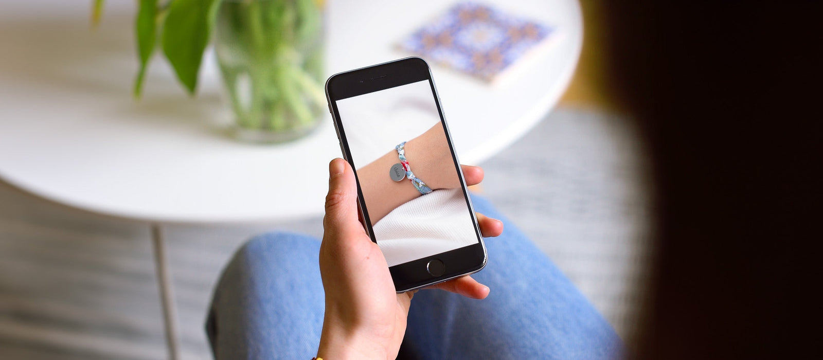 4 astuces pour photographier vos bijoux personnalisés comme un pro avec votre smartphone