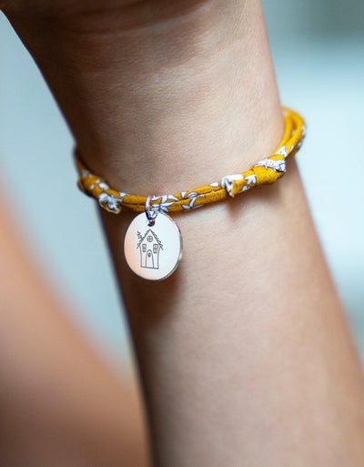 Bracelet personnalisé en argent avec une médaille de 15mm, agrémenté d'un Liberty Clivia.