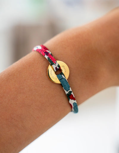 Le liberty Jacinthe relie ce bracelet plaqué or 15mm, personnalisé en forme de cible.